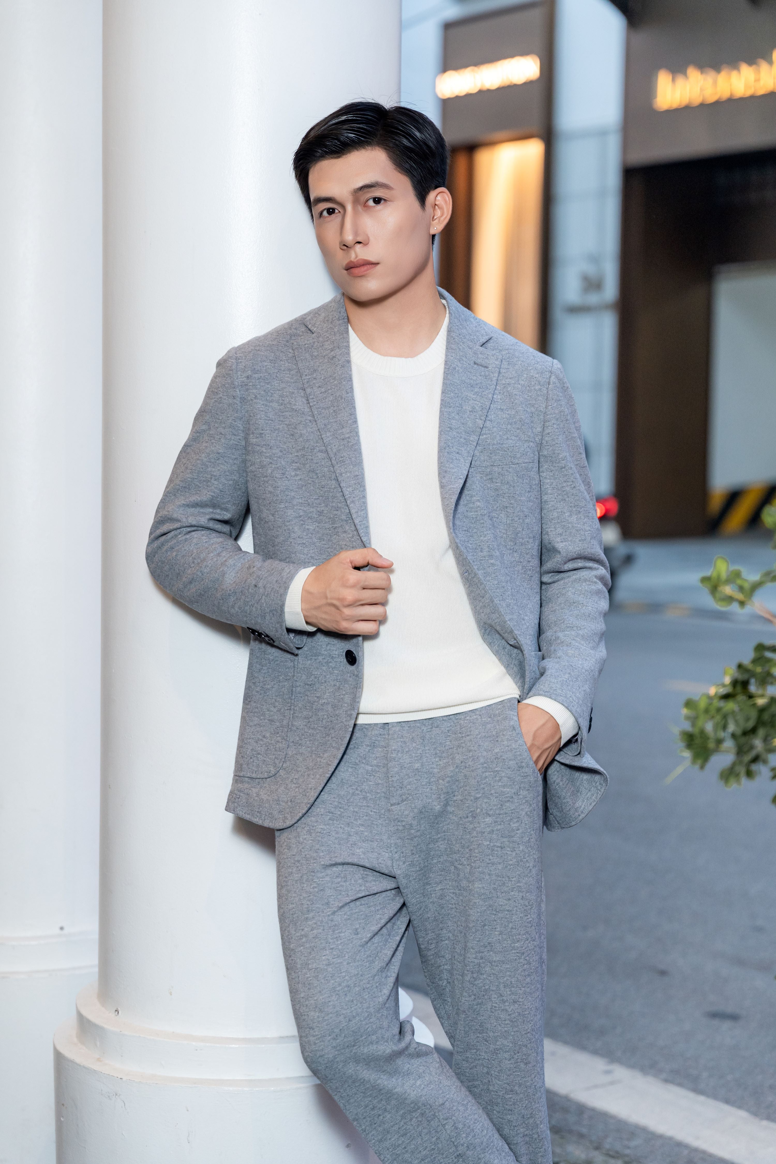 CLASSIC LOOK